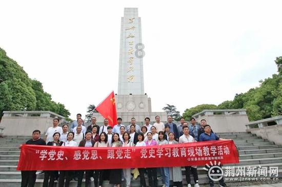 不喜欢丈夫在家里抽烟，烟雾缭绕的，担心二手烟影响孩子健康，屡次说教不听劝，怎么办呢？